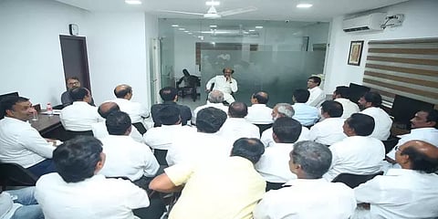 முதல்வர் பதவியை ஏற்கமாட்டேன்?: நிர்வாகிகளிடம் சொன்ன ரஜினி?