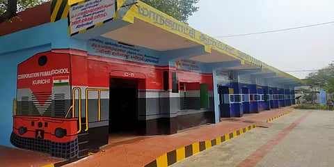 பள்ளிக்கு வண்ணம் தீட்டிக் கொடுத்த ரஜினி ரசிகர்கள்