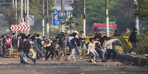 டெல்லி வன்முறை ஒளிபரப்பு : 2 மலையாள சேனல்களுக்கு 2 நாள் தடை