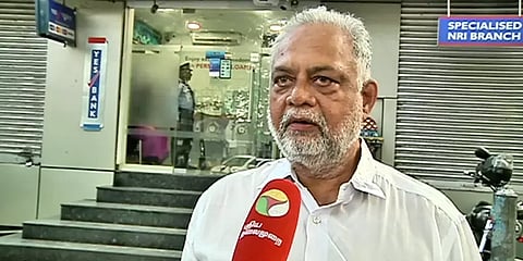 பணம் எடுக்க முடியாத யெஸ் வங்கி வாடிக்கையாளர் : ஆட்டிசம் பாதித்த மகனை நினைத்து கண்ணீர்..