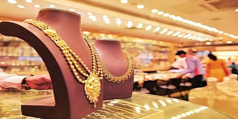 நாள்தோறும் புதிய உச்சத்தை தொடும் தங்கம் விலை: என்னதான் காரணம்?