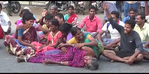 ‘மனைவியே கணவனைக் கொன்றதாகப் புகார்’ - மறியலில் ஈடுப்பட்ட உறவினர்கள்