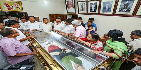 பேராசிரியர் க.அன்பழகன் உடல் தகனம்