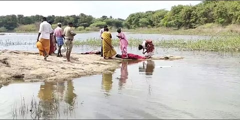 ஏரியில் மூழ்கி தாய் மற்றும் இரு மகள்கள் உயிரிழந்த சோகம்