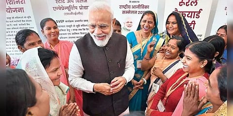 மோடியின் ட்விட்டர் கணக்கை நிர்வகிக்க உள்ள பெண்கள்