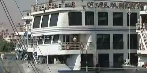 கொரோனா எதிரொலி: சுற்றுலா சென்ற 17 தமிழர்கள் எகிப்து கப்பலில் சிக்கித்தவிப்பு