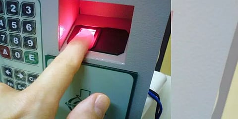 தமிழக பள்ளிகளில் பயோ மெட்ரிக் வருகைப்பதிவு நிறுத்தம்