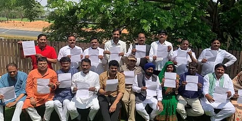 ம.பி.யில் 19 காங்., எம்எல்ஏக்கள் ராஜினாமா: காங்கிரஸ் ஆட்சி கவிழ்கிறது?