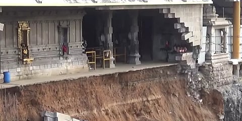 கோயில் சுவர் இடிந்து விழுந்து விபத்து : 63 நாயன்மார் சிலைகள் சேதம்