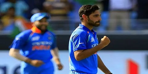 "இது கொரோனா காலம்..எச்சிலைப் போட்டு பந்தை தேய்ப்பதை குறைக்கவும்": புவனேஷ்வர் குமார்