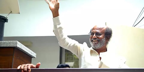 கட்சிப் பதவிகளை தொழிலாக வைத்துள்ளனர்: ரஜினி