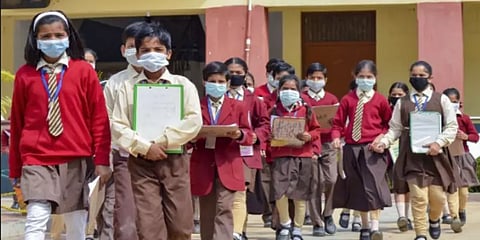 கொரோனா வைரஸ் எதிரொலி : மத்திய பிரதேசம், சத்தீஸ்கரில் பள்ளிகளுக்கு விடுமுறை