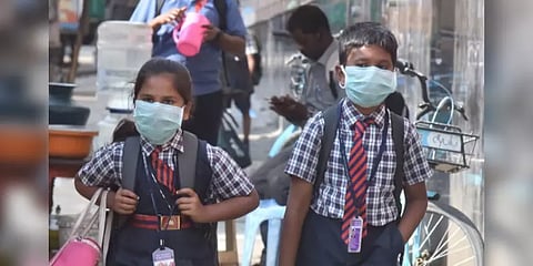 பள்ளி மாணவர்களுக்கு லீவு இல்லை; நேற்றைய அறிவிப்பு நிறுத்தி வைப்பு