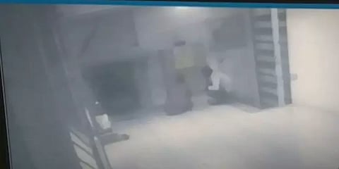 முருகன் கோயிலில் 20 கிலோ வெள்ளி, பணம் கொள்ளை: போலீசார் விசாரணை