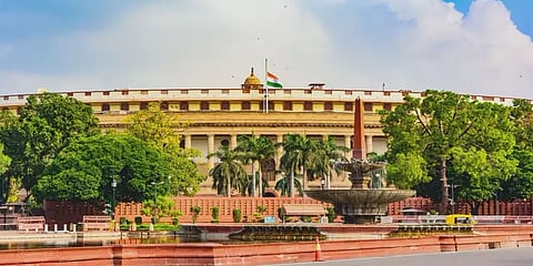 மத்தியப் பிரதேசத்தை தொடர்ந்து குஜராத்திலும் காங்கிரஸுக்கு சிக்கல்