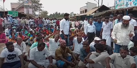 செவிலியர் பிரசவம் பார்த்ததால் பெண் உயிரிழப்பு?: உறவினர்கள் போராட்டம்