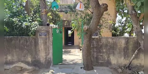 தனியாக வசித்த தாத்தா, பாட்டி, பேரன் : கத்தியைக் காட்டி கொள்ளையடித்த கும்பல்