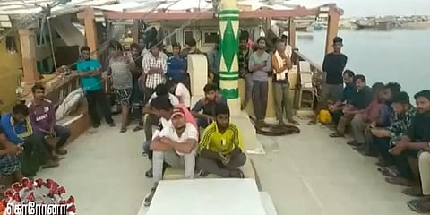 ஈரானில் சிக்கித் தவிக்கும் தமிழக மீனவர்கள்: கடல்நீரைக் காய்ச்சி குடிக்கும் கொடுமை!!