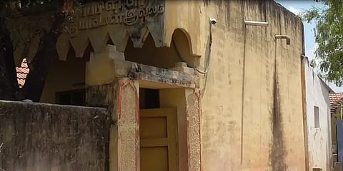 “இடவசதி இல்லாததால் ஜாதகம் பார்ப்பவரின் வீட்டில் வங்கி லாக்கர்” அச்சத்தில் வாடிக்கையாளர்கள்