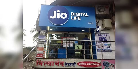 வீட்டிலிருந்து வேலை செய்யும் நபரா நீங்கள்..!: இதோ ‘ஜியோ’வின் பிரத்யேக ஆஃபர்