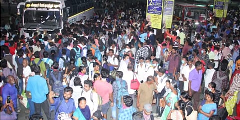 கொரோனாவை மீறி கோயம்பேட்டில் குவிந்த மக்கள் : விளைவுகள் என்னாகும் ?