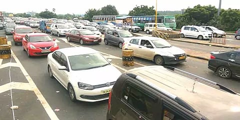 விக்கிரவாண்டியிலும் சுங்க கட்டணம் வசூல் நிறுத்தம்