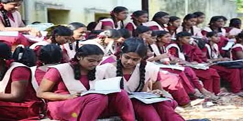 தமிழகத்தில் 1-9 ஆம் வகுப்பு வரை "ஆல் பாஸ்"