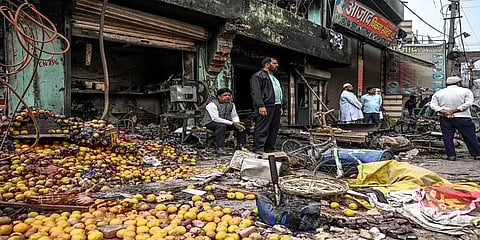 ஊரடங்கு உத்தரவு: காய்கறி வண்டியை சேதப்படுத்திய காவலர் சஸ்பெண்ட்