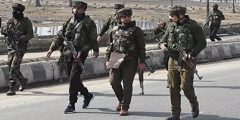 கொரோனா : ஒரு நாள் சம்பளத்தை பிரதமரின் நிவாரண நிதிக்கு வழங்கிய சி.ஆர்.பி.எஃப் வீரர்கள்