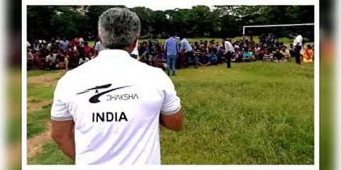 ட்ரோன்கள் உதவியுடன் கிருமிநாசினியை தெளித்து வரும் அஜித்தின் 'டீம் தக்க்ஷா'