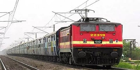 சென்னையில் கொரோனா சிகிச்சைக்காக தனி வார்டுகளாக மாறி வரும் ரயில் பெட்டிகள்