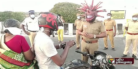‘நான் உங்களை தொடட்டுமா..?’: கொரோனா வைரஸாகவே மாறிய காவல் ஆய்வாளர்