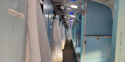 அசாமில் கொரோனா வார்டாக மாற்றப்பட்ட ரயில் பெட்டி !