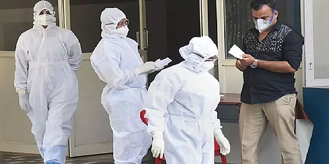 மருத்துவர்களைத் தனிமைப்படுத்த ஸ்டார் ஹோட்டல்கள் புக்கிங்!