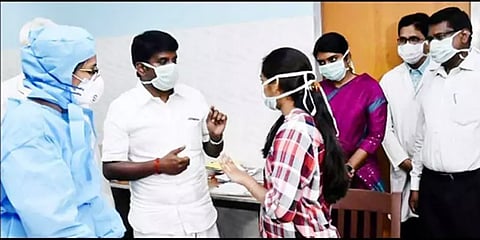 வெளிநாடு, வெளியூர் பயணிக்காத 25 பேருக்கும் கொரோனா பாதிப்பு : தமிழக சுகாதாரத்துறை