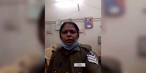 ‘கொரோனாவைத் தடுக்க வெளியில் வராதீர்கள்’ - வீடியோவில் கெஞ்சும் பெண் காவலர்