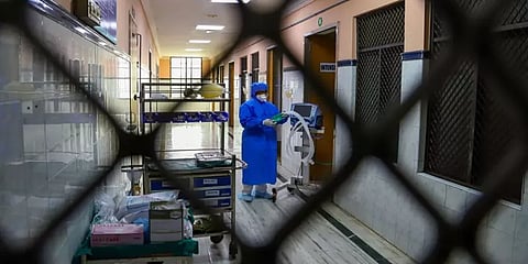 கொரோனா: டெல்லியில் இருந்து திரும்பிய 88 பேர் மருத்துவமனையில் அனுமதி