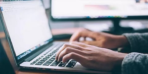 'Work From Home' - அதிக வேலைப்பளுவால் நொந்து போகும் ஊழியர்கள்!!