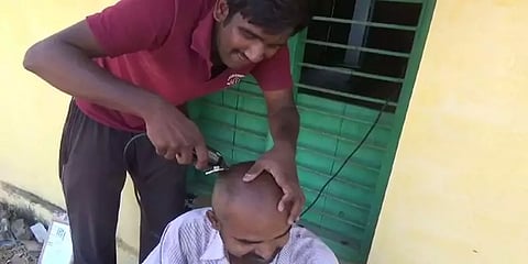 ஊரடங்கால் முடங்கிய கிராமம்.. தாங்களாகவே முடிவெட்டிக்கொள்ளும் இளைஞர்கள்..!