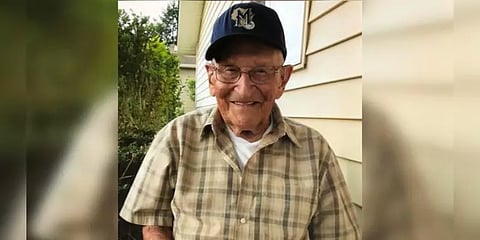 கொரோனாவிற்கு அஞ்சாத போர் வீரர் - 104வது பிறந்தநாளில் உற்சாகம்