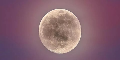 அடுத்த வாரம் பூமியை நெருங்கும் பிங்க் நிலவு..! - இந்தியர்களால் பார்க்க முடியுமா?