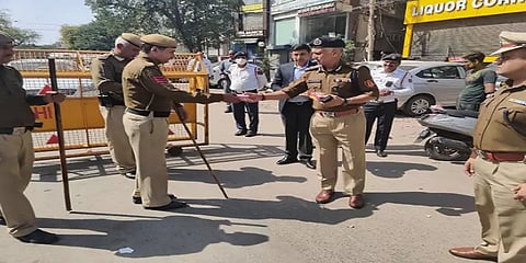 ஊரடங்கு உத்தரவை மீறிய தந்தை - காவலரிடம் புகார் அளித்த மகன்