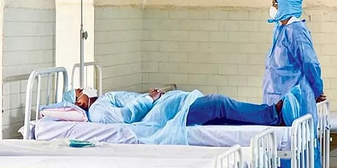 “என் குடும்பத்தினரை வாசலில் நின்று பார்த்துவிட்டு வந்தேன்” - பஞ்சாப் மருத்துவரின் சோகம்