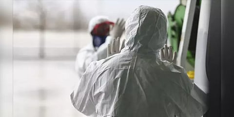 கொரோனா பயத்தில் தற்கொலை, மரணம் : இந்தியாவில் தொடரும் சோகம்..!