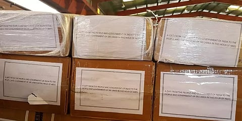 இலங்கைக்கு 10 டன் மருந்துப்பொருட்களை பரிசளித்த இந்தியா..!