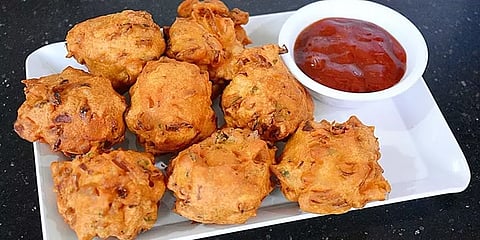 பூச்சி மருந்து கலந்த போண்டா சாப்பிட்டு இளம்பெண் உயிரிழப்பு : 3 பேர் மருத்துவமனையில் அனுமதி