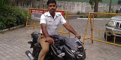 பணியில் இருந்த போக்குவரத்துக் காவலர் மாரடைப்பால் மரணம்