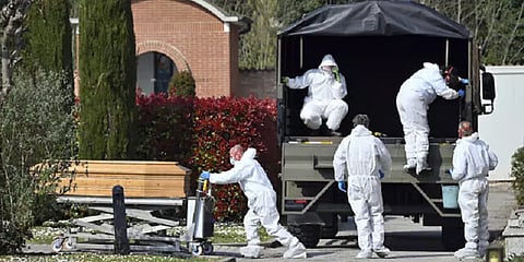 கொரோனாவின் கோரத்தாண்டவம்: ஒரு லட்சத்தை தாண்டிய உயிரிழப்பு..!