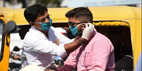 மாஸ்க் அணியாவிட்டால் ரூ.5000 அபராதம் (அ) 3 ஆண்டுகள் சிறை : நகராட்சி ஆணையர் அதிரடி