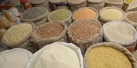 ஊரடங்கு காலத்தில் கொடுமை : ரேசன் உணவுப் பொருள்களை கடத்திய ஊழியர்கள்